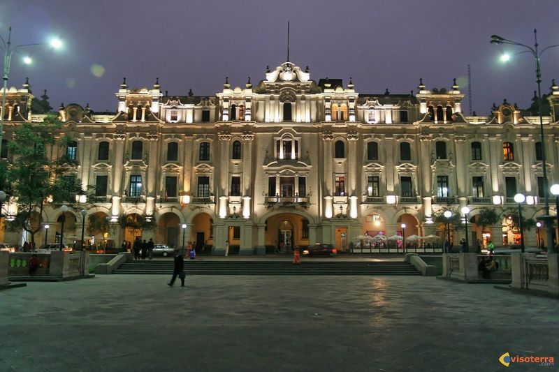 Fichier:Plaza aarosia.jpg